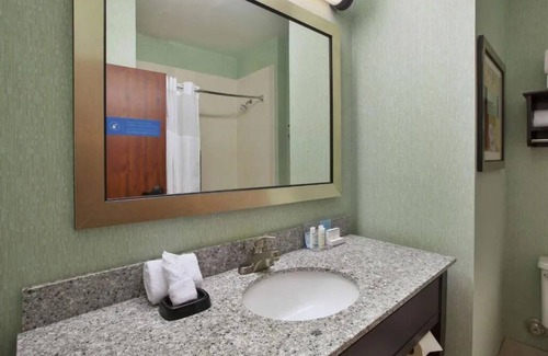 South Bend Hotel | Relax in 3 Rooms with Full Kitchen & Pool Access – Ideal for Business Travelers