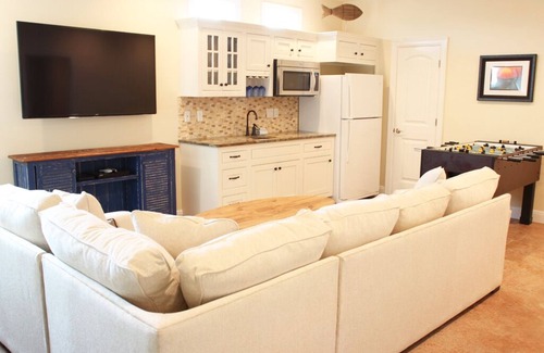 Port Aransas House | Relax in a Beautiful 6-Bedroom Beachfront Home with Panoramic Beach/Ocean Views