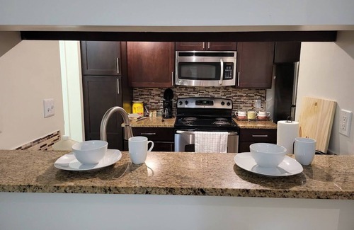 Cumberland Apartment | Relax in ATL. King Bed, Pool/Gym. Pool view from balcony! Braves Stadium 10 mins
