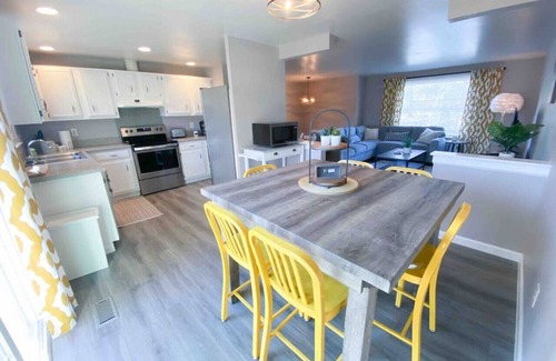 McAlpine House | Relax in Charlotte-Fire Pit-BBQ-Outdoor Dining|4BR