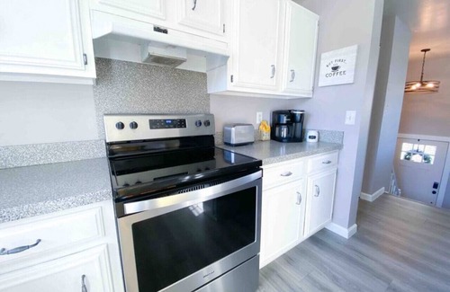 McAlpine House | Relax in Charlotte-Fire Pit-BBQ-Outdoor Dining|4BR