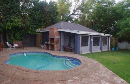 Waverley Apartment | Relax in Joy & Mignon for a bushveld Feeling