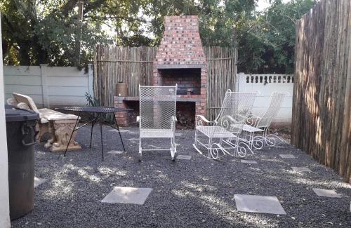 Waverley Apartment | Relax in Joy & Mignon for a bushveld Feeling
