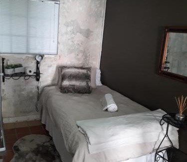 Waverley Apartment | Relax in Joy & Mignon for a bushveld Feeling