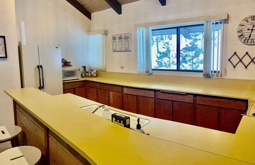 Mammoth Lakes Condo | Relax in Privacy in this large Condo, Perfectly Located In Mammoth!