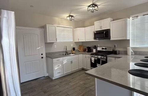 Redlands House | Relax in Redlands