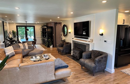 Seattle Metro Area House | Relax in Style 5 mins to Airport 15 mins to downtown Seattle