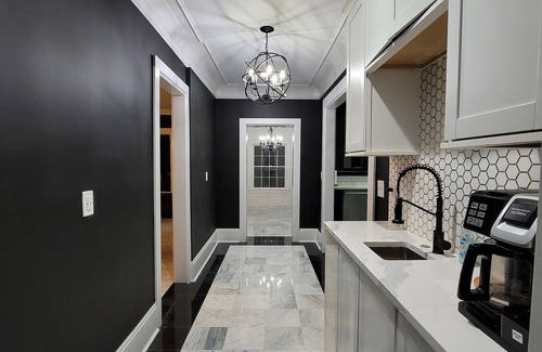 Highland Park House | Relax in Style and Comfort at the Palmer Park Mansion on the Green.nnn