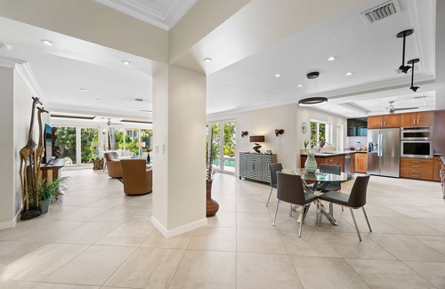 Nurmi Isles House | Relax in Style. Walk to Ft Lauderdale Beach & World Class shops at Las Olas Blvd