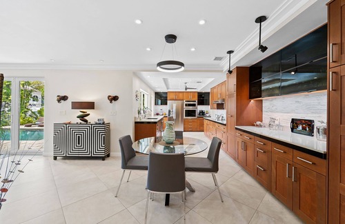 Nurmi Isles House | Relax in Style. Walk to Ft Lauderdale Beach & World Class shops at Las Olas Blvd