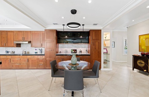 Nurmi Isles House | Relax in Style. Walk to Ft Lauderdale Beach & World Class shops at Las Olas Blvd