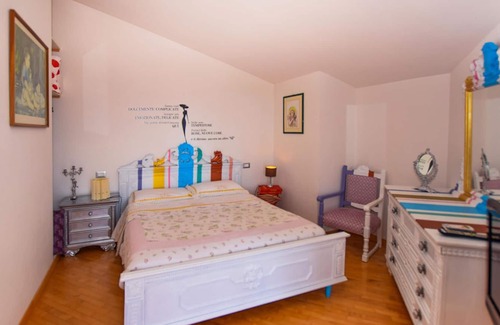 Avigliano Umbrio Apartment | Relax in the whirlpool with panoramic views of the Umbrian countryside.