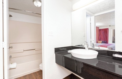 Summit Station Hotel | Relax Inn by OYO Columbus OH I 70