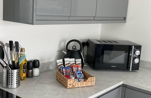 Bournemouth Apartment | Relax Inn - luxury 2 beds, free parking, wifi