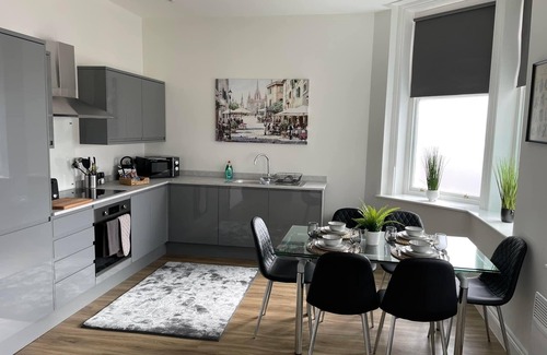 Bournemouth Apartment | Relax Inn - luxury 2 beds, free parking, wifi