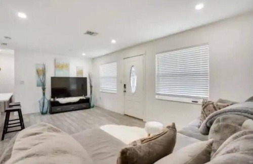 Sebring House | Relax inn