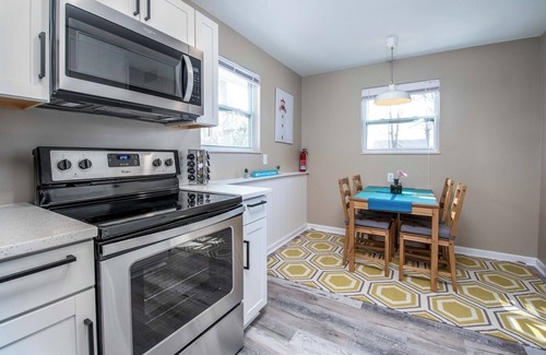 Lakeview Cottage | Relax Inn - Waterfront Luxury Island Cottage