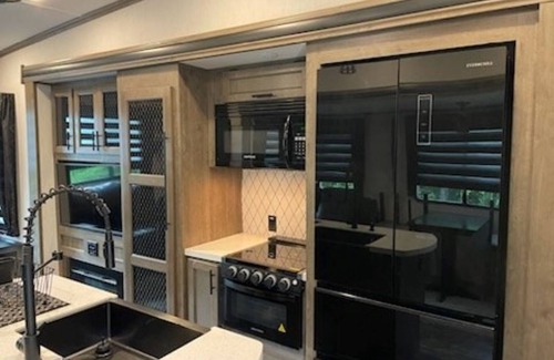 Van Buren RV Rental | Relax on beautiful Current River in Luxury!