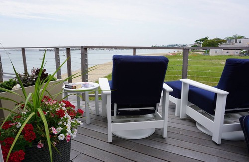 Commercial Street Condo | RELAX, REFRESH-ON THE BEACH!