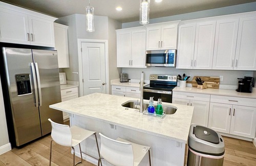 Washington House | Relax-St. George: Pool, Hot tubs, Nintendo switch, Pickleball & Family Friendly!