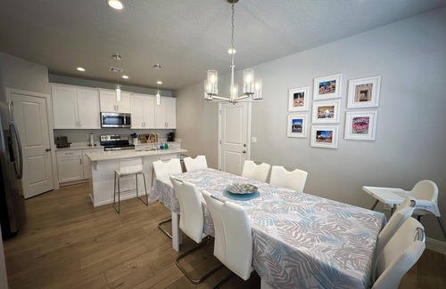 Washington House | Relax-St. George: Pool, Hot tubs, Nintendo switch, Pickleball & Family Friendly!
