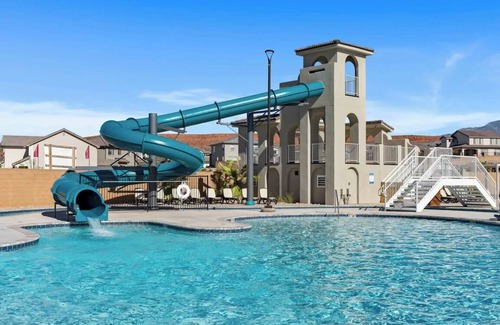 Washington House | Relax-St. George: Pool, Hot tubs, Nintendo switch, Pickleball & Family Friendly!