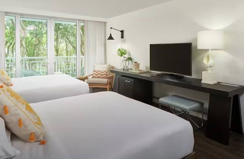 Rock Harbor Hotel | Relax & Unwind! 4 Comfortable Units, Beachside Bars, 2 Outdoor Pools!