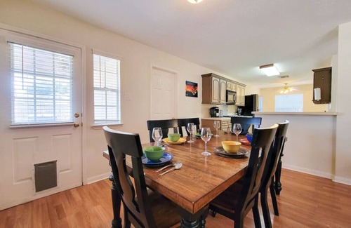 Barker House | Relax & Unwind: Cozy Fall Home w/Fast Wi-Fi