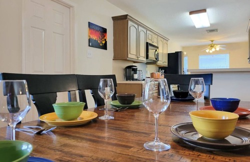 Barker House | Relax & Unwind: Cozy Fall Home w/Fast Wi-Fi