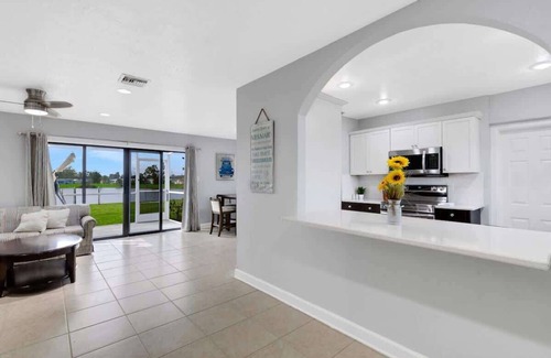Port Charlotte House | Relax & Unwind: Lakefront Stay with Sunset Views