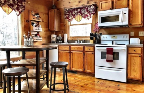 Gatlinburg - Pigeon Forge Cabin | Relax with a VIEW Hot tub Pool table Fireplace, Pigeon Forge Gatlinburg