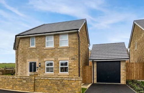 Buxton House | Relax with the whole family in Buxton at this modern and peaceful place to stay.