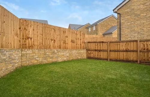 Buxton House | Relax with the whole family in Buxton at this modern and peaceful place to stay.