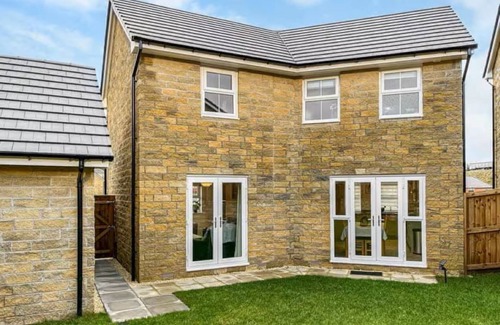 Buxton House | Relax with the whole family in Buxton at this modern and peaceful place to stay.