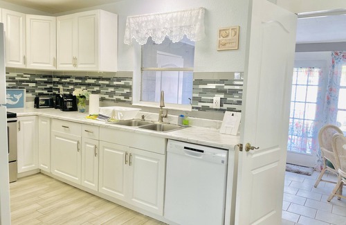 North Port House | Relaxat at Lovely home by the Warm Mineral Springs in Sunshine Florida.