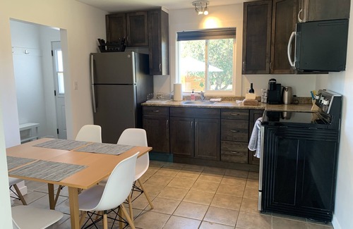 Okanagan-Similkameen House | Relaxation Awaits- Book Downtown Oasis Today!
