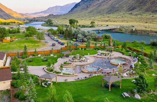 Gardiner Cabin | Relaxation Haven! Complimentary Parking, Yellowstone's North Gateway