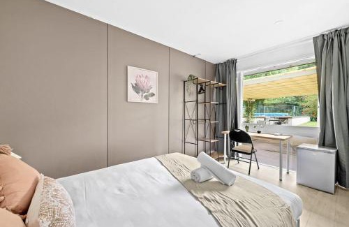 Pymble House | Relaxed Queen Room - Serene Spot at Pymble - Shared Bathroom