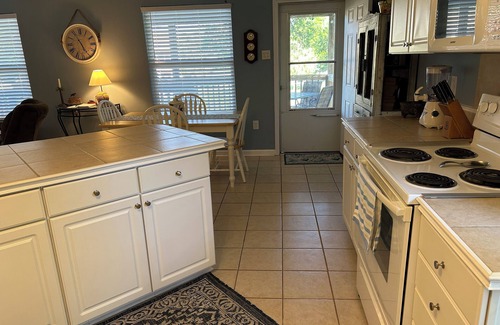 Bay St Louis House | Relaxed waterfront home nestled under a shady oak about 2 miles to Old Town