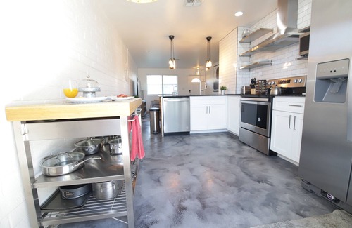 Camelback East Condo | Relaxing 2bd~1ba king bed~sleeps 4