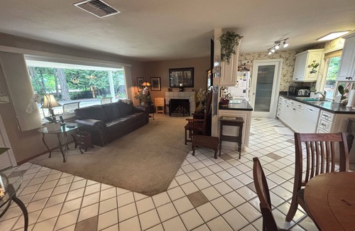 Lakewood House | Relaxing 3BDR Rancher with Fire-Pit Ferns and Firs