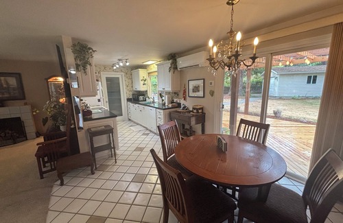 Lakewood House | Relaxing 3BDR Rancher with Fire-Pit Ferns and Firs