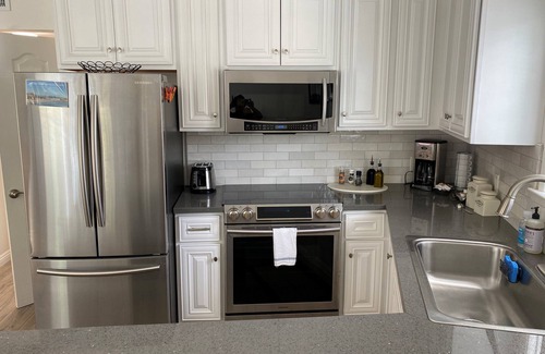 Seabright Apartment | Relaxing 3BR Family Get Away Walk to Santa Cruz Beach Boardwalk