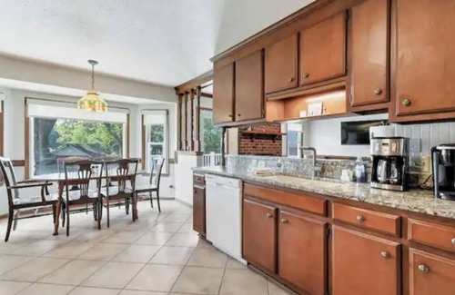 Hampton House | Relaxing 3BR Waterfront Escape Sleeps 6