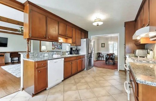 Hampton House | Relaxing 3BR Waterfront Escape Sleeps 6