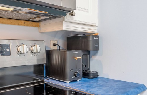 Mount Hope House | Relaxing 4B Home ~ Near Hamilton Airport - Comfort