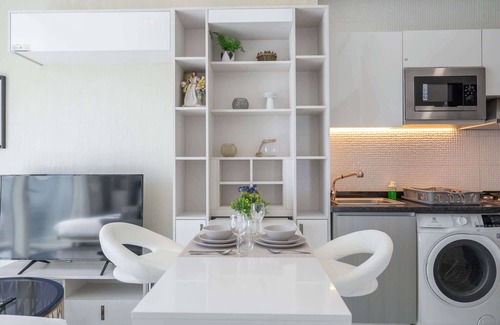 Al Barsha Apartment | Relaxing and Gorgeous Studio in Miraclz by Danube