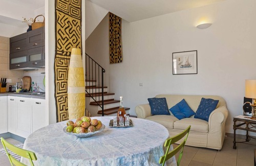 Bosa Historic Centre House | Relaxing Bosa Stay with Veranda