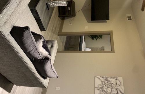 Garden Hills Condo | RELAXING COMFY AND SOOTHING