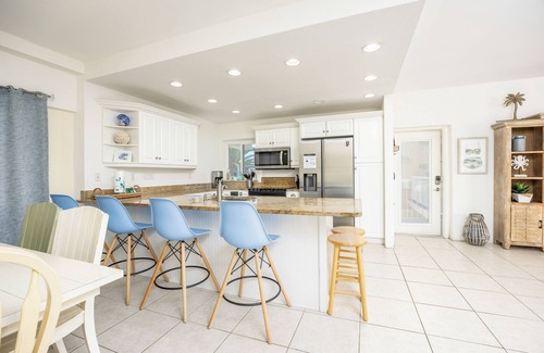 Siesta Key Condo | Relaxing Condo on Siesta Key with Pool Access and Beach Views!
